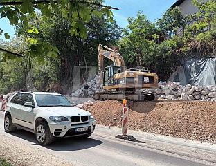 РЕКОНСТРУКЦИЈА ПУТА ОД КАРАКАЈА ДО ДИВИЧА ОДВИЈА СЕ ПРЕМА ПЛАНУ