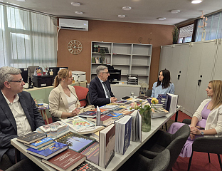 ДЕЛЕГАЦИЈА ПРЕДСТАВНИШТВА СРПСКЕ ПОСЈЕТИЛА СМЕДЕРЕВО И ПОКЛОНИЛА КЊИГЕ ГРАДСКОЈ БИБЛИОТЕЦИ