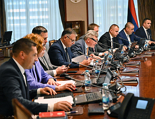 ОБЕЗБИЈЕДИТИ 2,5 МИЛИОНА КМ ЗА РАД ЦРВЕНОГ КРСТА