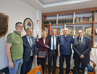 УРУЧЕНИ КЉУЧЕВИ СТАНОВА ПОРОДИЦАМА ПОГИНУЛИХ БОРАЦА У НАСЕЉУ ГАРЧА