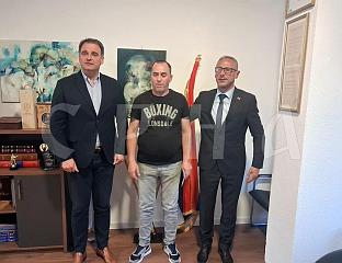 УРУЧЕНИ КЉУЧЕВИ СИНУ ПОГИНУЛОГ БОРЦА