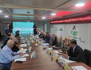 МИНИЋ И СТЕВАНОВИЋ СА ПРЕДСТАВНИЦИМА КИНЕСКОГ "ШАНДОНГА"
