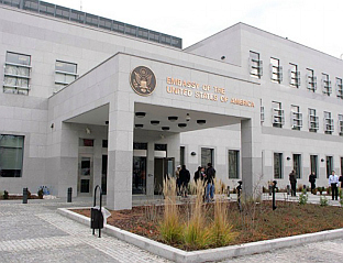 PIC'S HESITANCE FORCES AMERICA TO REVIEW ITS ROLE IN INTERNATIONAL PRESENCE IN BiH