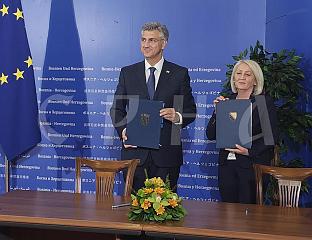 КРИШТО И ПЛЕНКОВИЋ ПОТПИСАЛИ УГОВОР О ГРАНИЧНИМ ПРЕЛАЗИМА