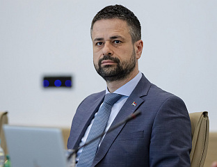 СТАНИВУКОВИЋ ПОКУШАВА ДА ПОКРЕНЕ СЛАДОЛЕД РЕВОЛУЦИЈУ