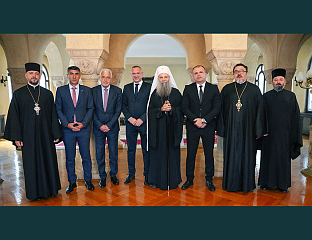 ПАТРИЈАРХ ПОРФИРИЈЕ: МОЛИТВЕНО СЈЕЋАЊЕ НА СРПСКЕ МУЧЕНИКЕ ЖИВА ОДГОВОРНОСТ ПРЕМА БУДУЋНОСТИ
