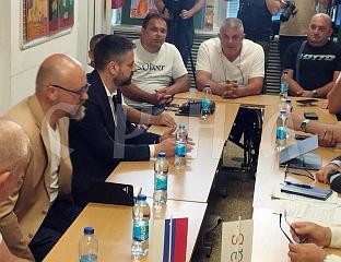 ПОВЕЋАТИ ЛИМИТ ЗА УВОЗ АУТОМОБИЛА БЕЗ ЦАРИНЕ И ПОРЕЗА СА 30.000 НА 45.000 КМ