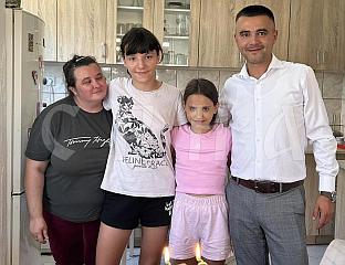 САВКОВИЋ УВЕЛИЧАО ПРОСЛАВУ РОЂЕНДАНА ДЈЕВОЈЧИЦИ СА КОСОВА И МЕTОХИЈЕ