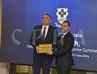 PRIME MINISTER MINIĆ RECEIVES PLAQUE – HIGHEST CITY AWARD