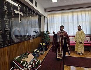 СЛУЖЕН ПАРАСTОС ЗА 24 ПОГИНУЛА СРПСКА БОРЦА