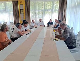 ФОРМИРАТИ УДРУЖЕЊЕ МЉЕКАРА РАДИ ПОНОВНОГ ПОКРЕТАЊА ОТКУПА МЛИЈЕКА
