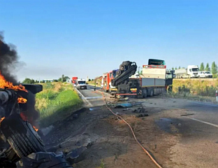 ПОГИНУО ВОЗАЧ У СУДАРУ ДВА КАМИОНА