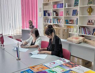 ФОНДАЦИЈА "РУСКИ СВИЈЕТ" ДОНИРАЛА КЊИГЕ И ЕЛЕКТРОНСКУ ОПРЕМУ ЗА 27 ШКОЛА У СРПСКОЈ