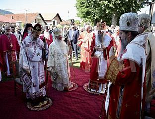 ПОЧЕЛА ЦЕНТРАЛНА КОМЕМОРАЦИЈА, ПАТРИЈАРХ СЛУЖИ ЛИТУРГИЈУ