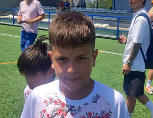 ДВАНАЕСТОГОДИШЊИ АЛЕКСА УЧЕСТВОВАО НА ФУДБАЛСКОМ КАМПУ У БАРСЕЛОНИ
