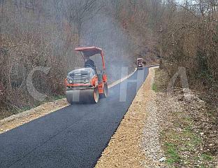 ПРИ КРАЈУ РЕКОНСТРУКЦИЈА ПУТА ЗА СЕЛО И СПОМЕН-ПОДРУЧЈЕ ЗАЛАЗЈЕ