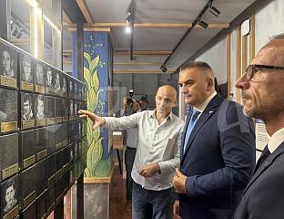 МИНИЋ И ОСТОЈИЋ ПОСЈЕТИЛИ СПОМЕН-СОБУ У НЕВЕСИЊУ