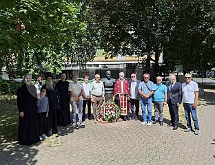 ПОЛОЖЕНИ ВИЈЕНЦИ НА СПОМЕНИК ЦАРУ НИКОЛАЈУ, ВЕЧЕРАС ПРЕМИЈЕРА ФИЛМА