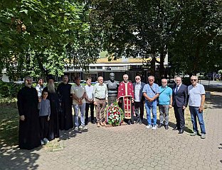 WREATHS LAID AT MONUMENT TO EMPEROR NICHOLAS II, FILM PREMIERE TONIGHT