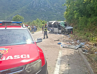 СЕДАМ ПОВРИЈЕЂЕНИХ ПРЕБАЧЕНО У НИШ