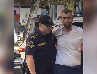 ОСУМЊИЧЕНОМ ЗА УБИСТВО МАЈКЕ И БРАТА ЛОПАТОМ ОДРЕЂЕН ЈЕДНОМЈЕСЕЧНИ ПРИТВОР