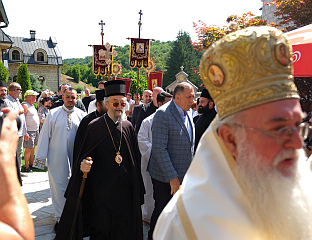 ДОДИК: ВАЖНО ЈЕ ЧУВАТИ СРПСКЕ МАНАСТИРЕ И ГРАДИТИ ХРАМОВЕ