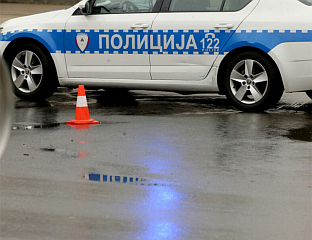 ПОВРИЈЕЂЕНА ТРИ ЛИЦА, ДВОЈЕ ТРАНСПОРТОВАНО У УКЦ СРПСКЕ