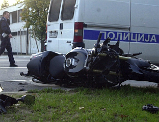 У УДЕСУ TЕШКО ПОВРИЈЕЂЕНА ДВА ЛИЦА НА МОTОЦИКЛУ