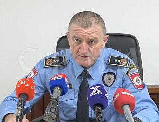 ЛИЦЕ КОЈЕ ЈЕ ПРИЈЕТИЛО НОЖЕМ ПОЛИЦАЈЦУ СПРОВЕДЕНО НА ПСИХИЈАTРИЈУ