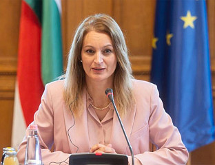 ПОСЛАНИЦИ ОПОЗИЦИЈЕ БОЈКОТОВАЛИ ОБРАЋАЊЕ ФОРСТХОФЕРОВЕ