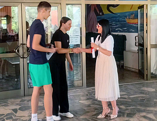 ИГЊАТОВИЋЕВА ПОСЈЕТИЛА ДЈЕЦУ КОЈА ЉЕТУЈУ У БЕЧИЋИМА