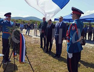 ЗВАНИЧНИЦИ ПОЛОЖИЛИ ВИЈЕНЦЕ И ЦВИЈЕЋЕ У СПОМЕН-ПАРКУ