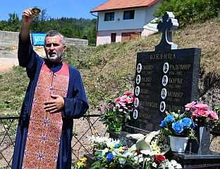 ОСВЕШТАН СПОМЕНИК ЗА ДЕВЕТ ПАЛИХ БОРАЦА, ЧЛАНОВА ПОРОДИЦЕ БЈЕЛИЦА