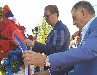 ДОДИК И ВУЧИЋ ОДАЛИ ПОЧАСТ ПОГИНУЛИМ БОРЦИМА И ЦИВИЛИМА ИЗ СИТНИЦЕ