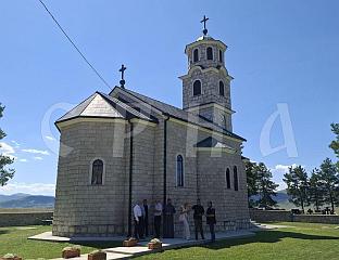 ВУЧИЋ И ЂОКИЋ У ПОСЈЕТИ ХРАМУ У НОВОМ СЕЛУ