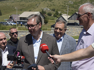 VUČIĆ PROMISES AID TO RESIDENTS OF NOVO SELO