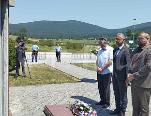 ОСТОЈИЋ ПОЛОЖИО ВИЈЕНАЦ И ПОСЈЕТИО СПОМЕН-СОБУ