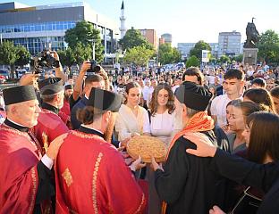 МИТРОПОЛИТ ФОТИЈЕ: ПРАЗНИЧНО САБРАЊЕ ЈЕ ПОКАЗАТЕЉ ДУХОВНОСТИ НАРОДА