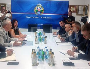 МИНИЋ НА САСТАНКУ СА РУКОВОДСТВОМ ГРАДА