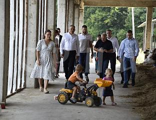 МИНИЋ У ПОСЈЕТИ ГАЗДИНСТВУ ДЕЈАНА СИМИЋА: ИМАЊЕ КАО ПРИМЈЕР УСПЈЕШНЕ ПРОИЗВОДЊЕ