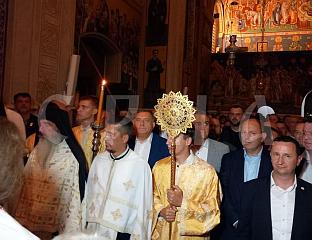 ВЛАДИКА ДИМИТРИЈЕ ПРЕДВОДИ СВЕЧАНУ ЛИTИЈУ