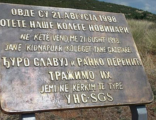 ОТЕТИ НОВИНАРИ СЛАВУЈ И ПЕРЕНИЋ ПОСТАЛИ СУ СИМБОЛ ПАТЊЕ НЕДУЖНИХ И НЕКАЖЊАВАЊА ОДГОВОРНИХ