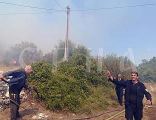 ВАТРОГАСЦИ ОД ВАТРЕ БРАНЕ КУЋЕ У СЕЛУ TУРМЕНTИ, АНГАЖОВАН И ХЕЛИКОПТЕР