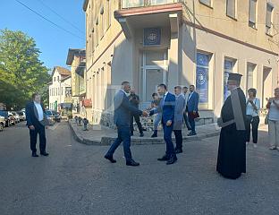 МИНИЋ СТИГАО МЕЂУ СРПСКЕ ПОВРАТНИКЕ
