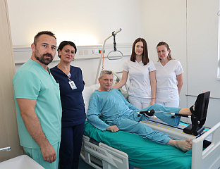 TOTAL KNEE REPLACEMENT PERFORMED ON PATIENT WITH HEMOPHILIA A