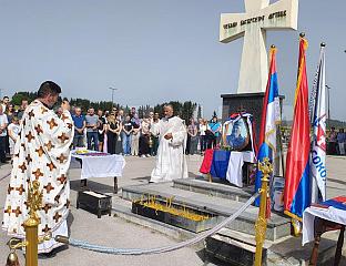 СЛУЖЕН ПОМЕН И ПРИСЛУЖЕНЕ СВИЈЕЋЕ ГЕНЕРАЛУ МЛАДИЋУ НА НОВОМ ЗЕЈТИНЛИКУ