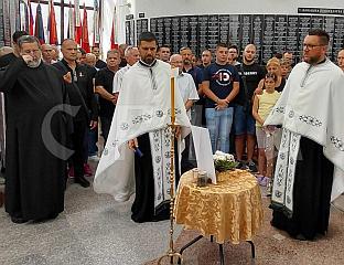 ОДАТА ПОЧАСТ ГЕНЕРАЛУ МЛАДИЋУ