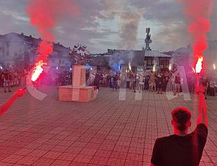 ПАР ХИЉАДА ГРАЂАНА ОДАЛО ПОЧАСТ ГЕНЕРАЛУ МЛАДИЋУ