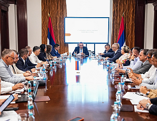 МИНИЋ ПРЕДСЈЕДАВАО СЈЕДНИЦИ НА КОЈОЈ СУ РАЗМАТРАНЕ КЉУЧНЕ ИНИЦИЈАТИВЕ ЗА РАЗВОЈ СРПСКЕ