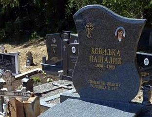 ПОДИГНУТ СПОМЕНИК КОВИЉКИ ПАШАЛИЋ КОЈУ СУ ЗВЈЕРСКИ УБИЛИ ПРИПАДНИЦИ ТАКОЗВАНЕ АРМИЈЕ БиХ